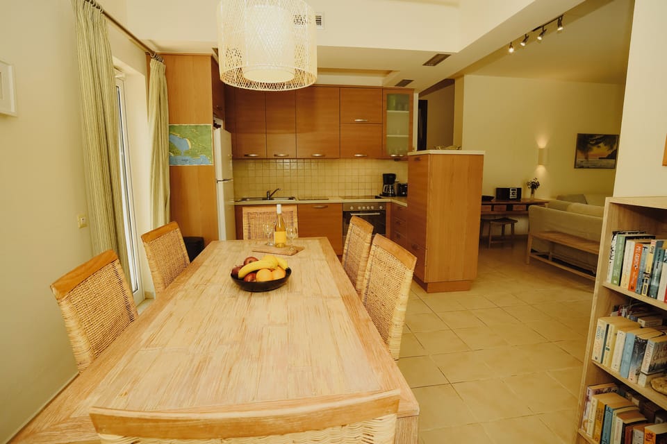 Dinign are with kitchen excess