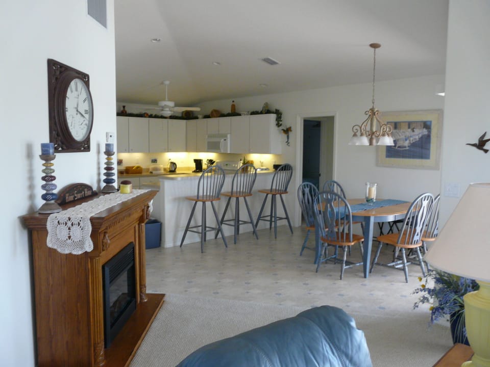 Breakfast bar and dining area with open plan kitchen