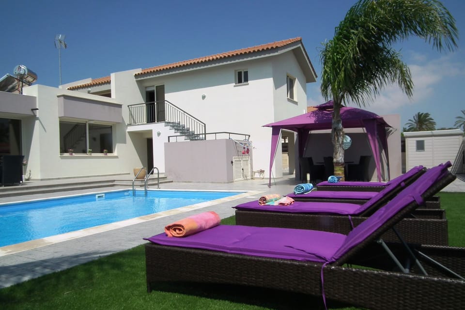 Enjoy the pool in a private environment