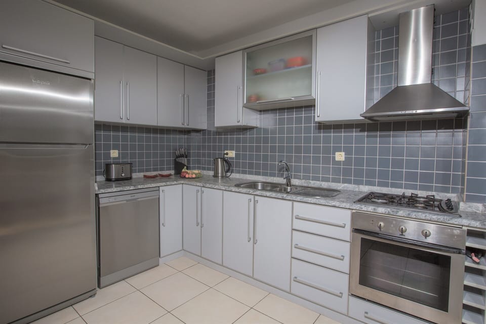 KITCHEN WITH TWO DINING TERRACES