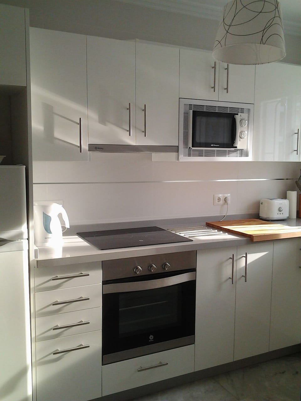 Fully equipped modern Kitchen.