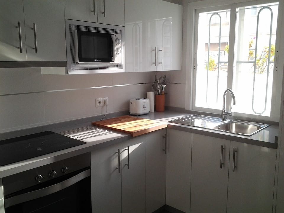 Fully equipped modern Kitchen.