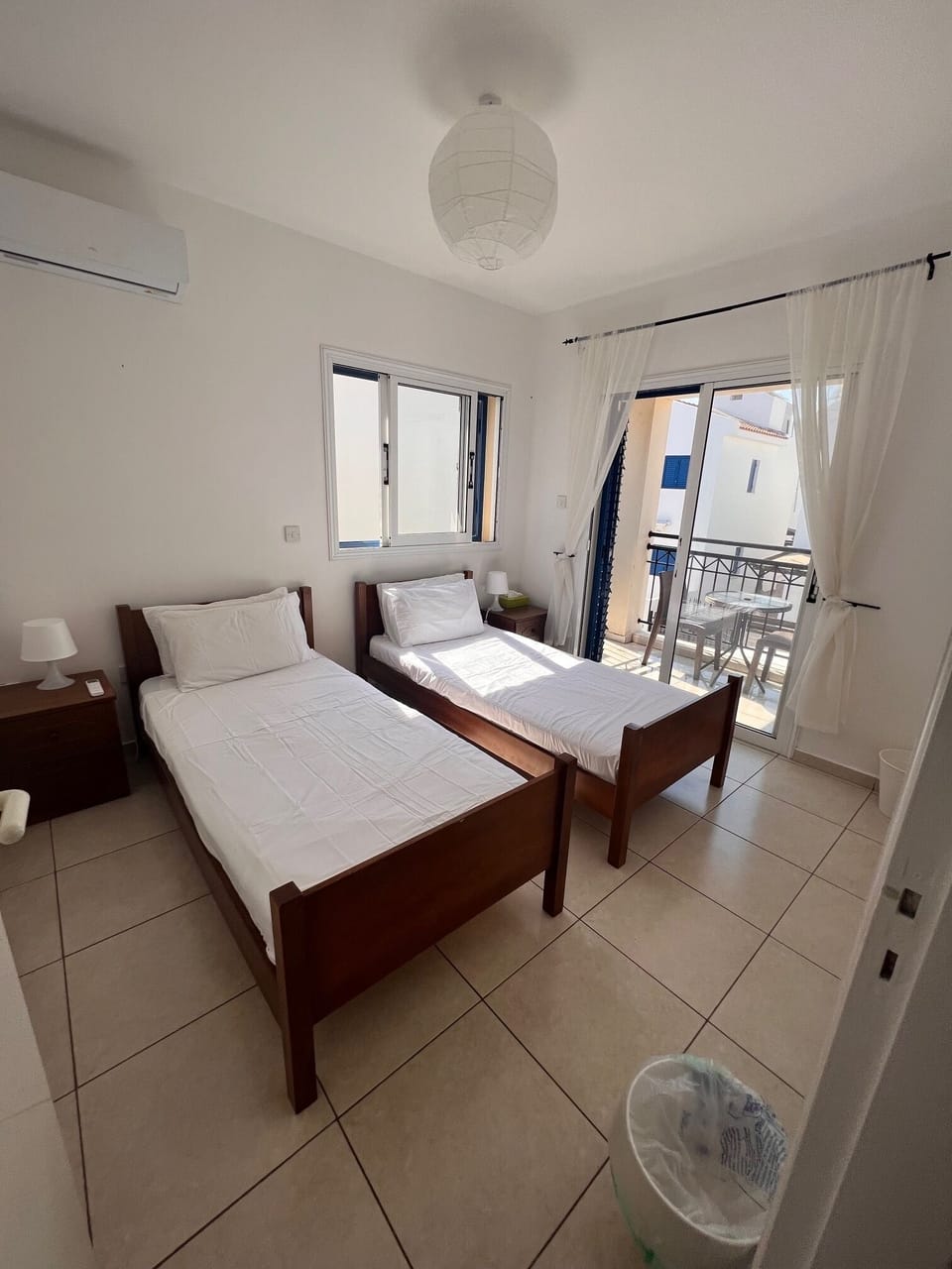 Twin bedroom