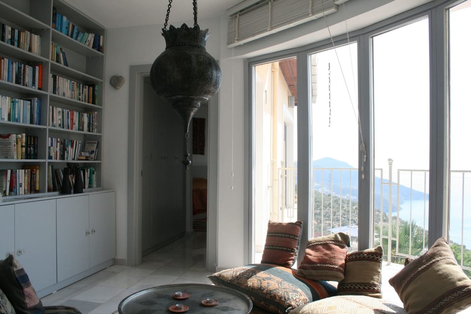 Turkish corner/library
