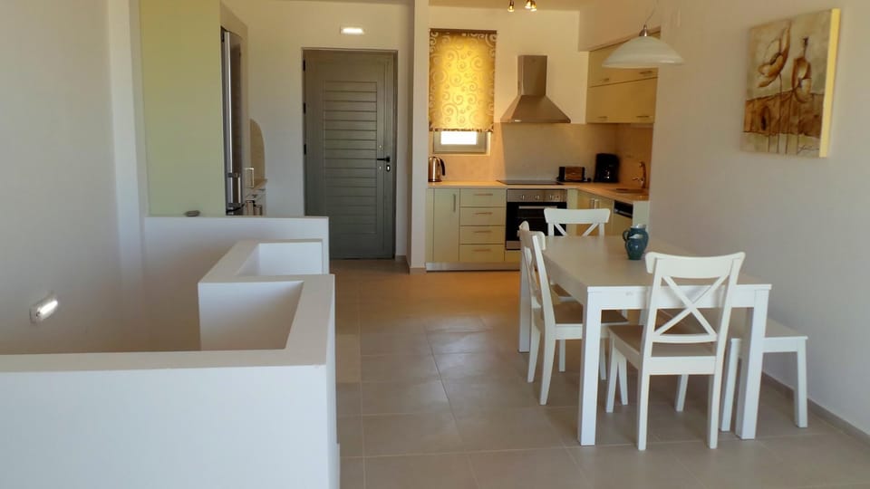 Kitchen & Dining area