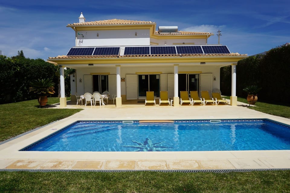 Villa Borboleta. Fullly Air Conditioning, Detached, Spacious & Very Private Villa. 3 Bedrooms, 3 private bathrooms villa. A very private saltwater pool. 8 x 4 metres, with depths from 1.15 to 1.75 metres. Terrace with individual sound system.