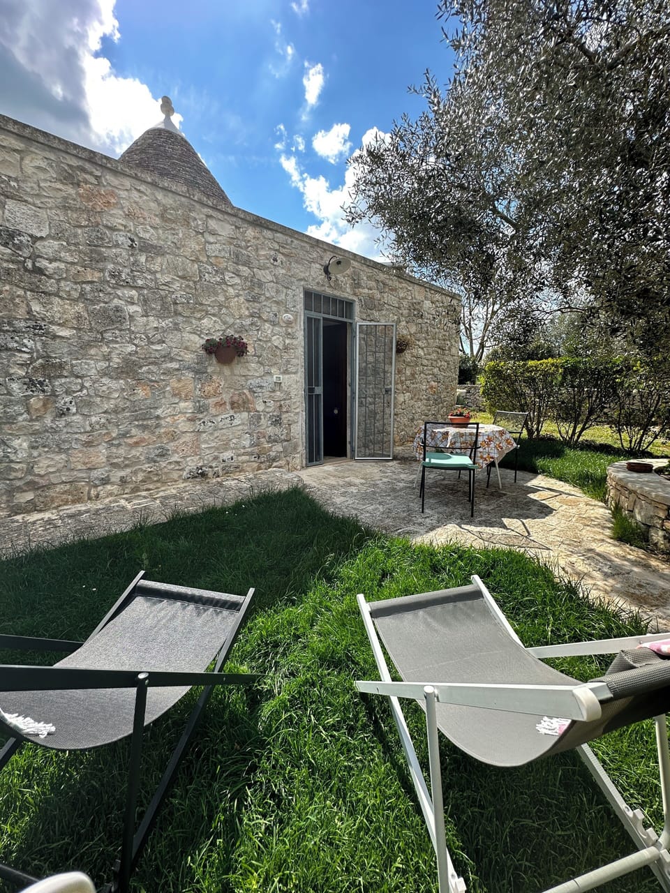 Vista esterna Trullo Ulivo