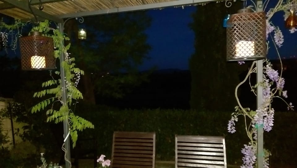 lanterns and candles iluminate the patio at night