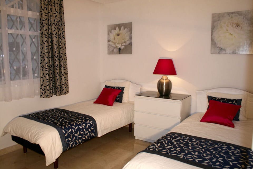 Twin bedroom