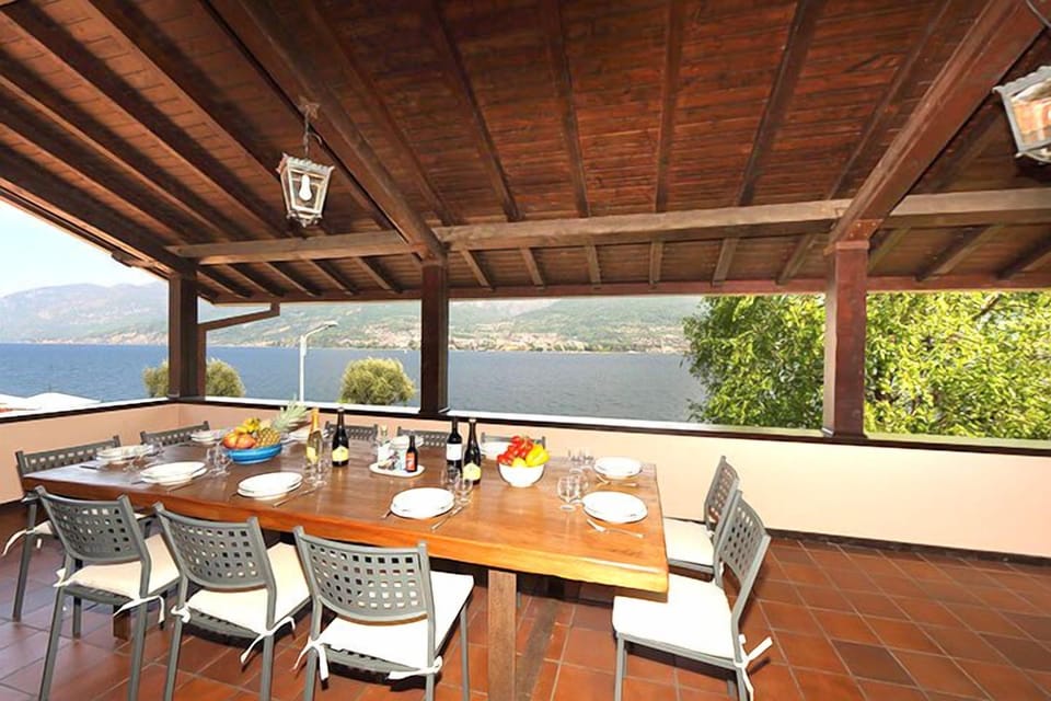 romantic dining area