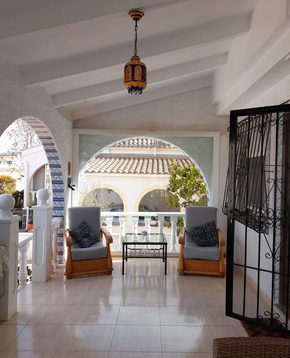 Shaded front terrace