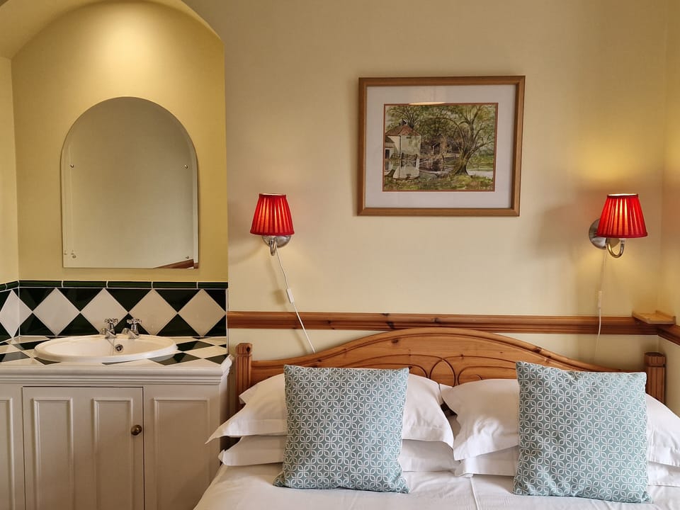 Family bedroom with double bed and bunk beds 