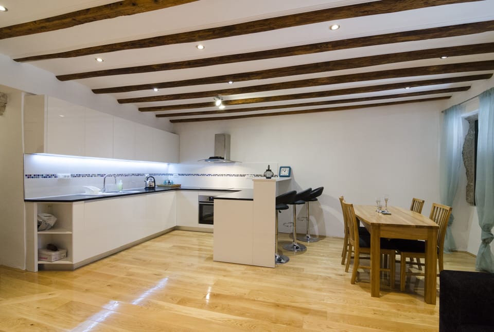 Dining area for 4