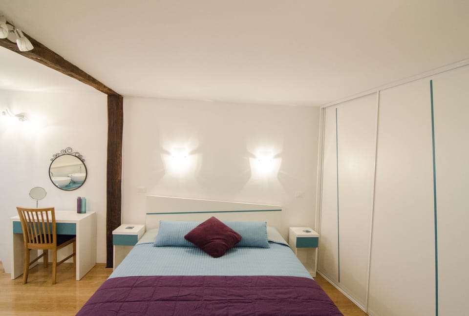 King size bed with reading lights