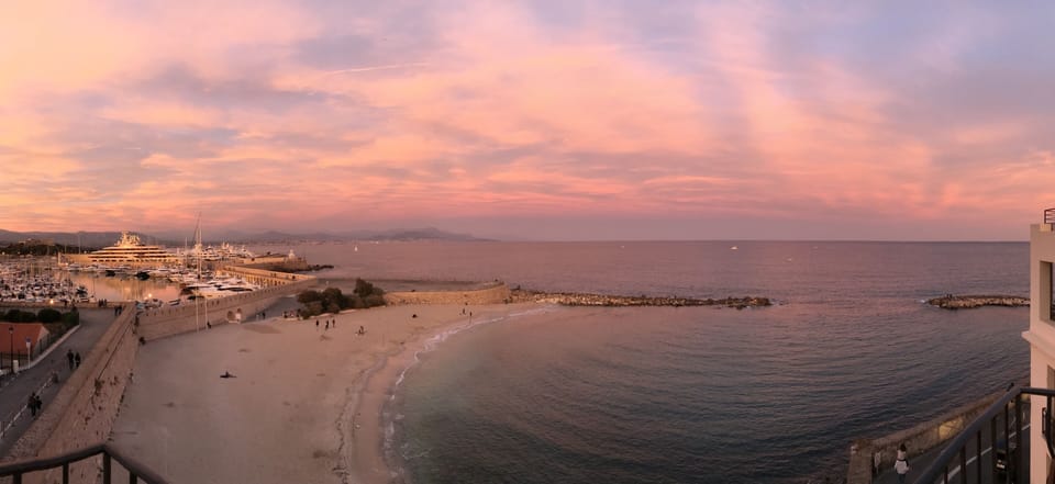 The colorful Riviera sky at sunset inspired Picasso, Renoir, Matisse, Cézanne...