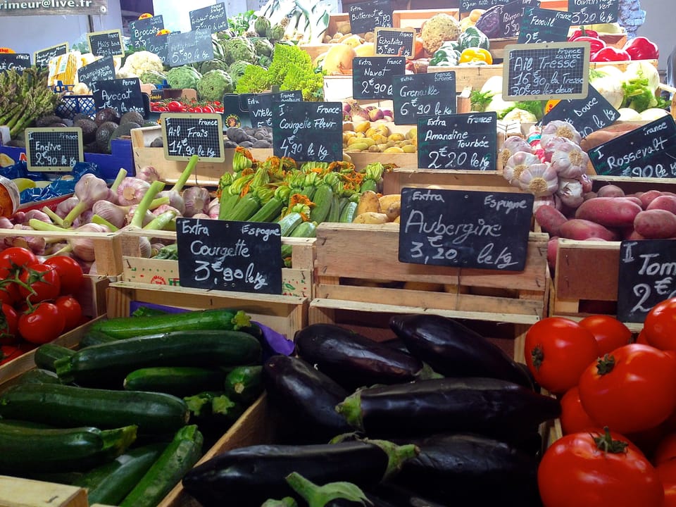 The famous ‘Marché Provençal’ is 200m from the door and sells fresh local items.