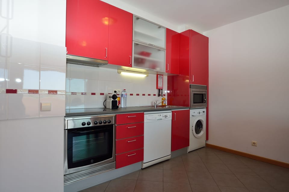 Kitchen with Fridge / Freezer, Cooker, Microwave & Nespresso Coffee machine