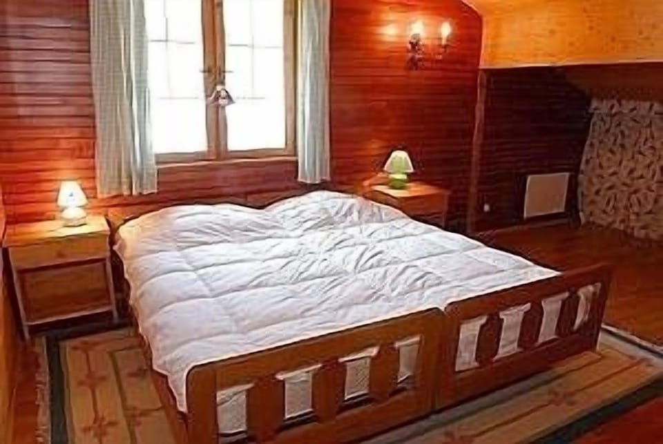Twin bedroom