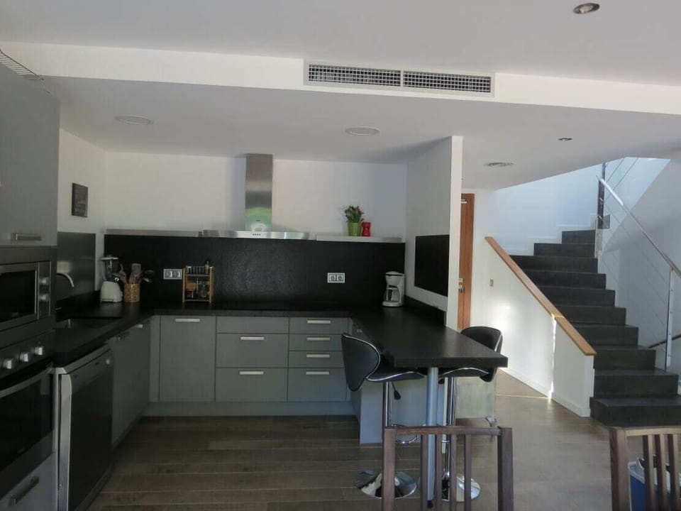 Kitchen, entrance, staircase to upper bedrooms and to garage below
