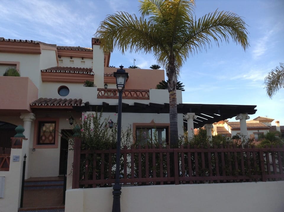 View of the villa from the front 