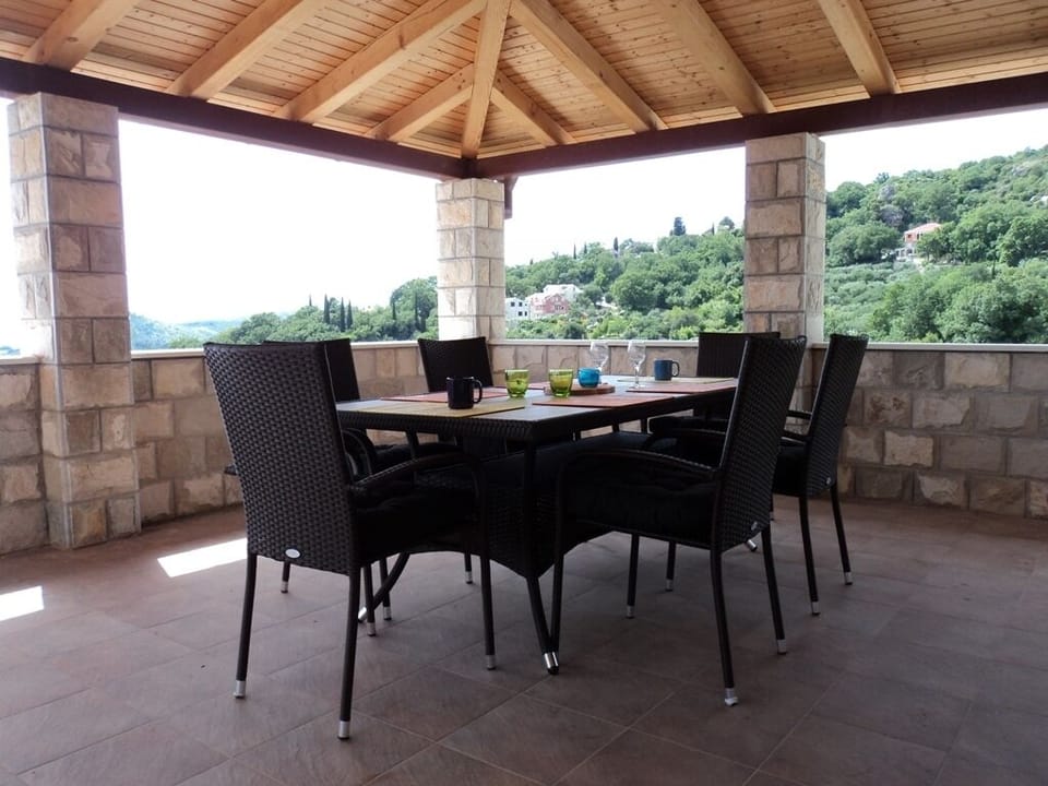 Outside Dining on Patio Outside Living Room