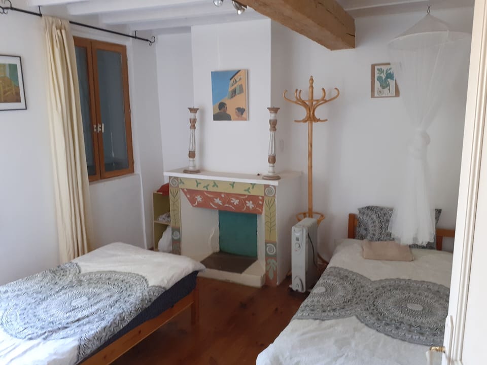 Twin bedroom level 3