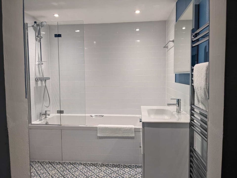 Downstairs ensuite bathroom