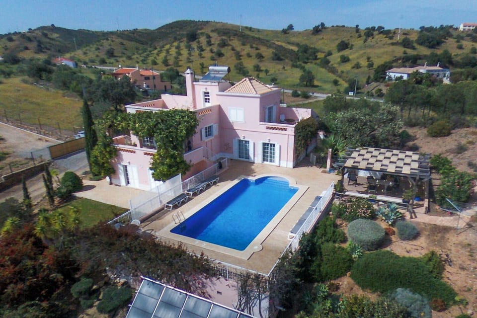 Rural location of villa close to the coast and Spanish border.