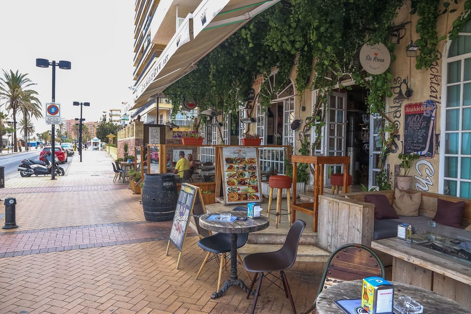 De Kroon outdoor dining space