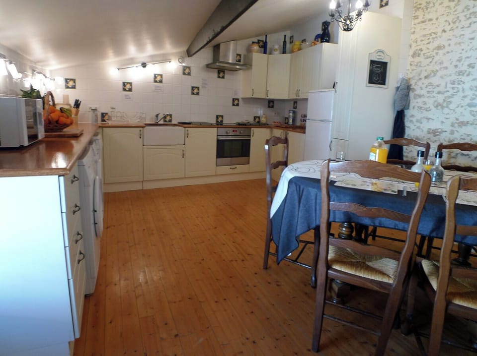 Breakfast in the Kitchen at Courtyard House