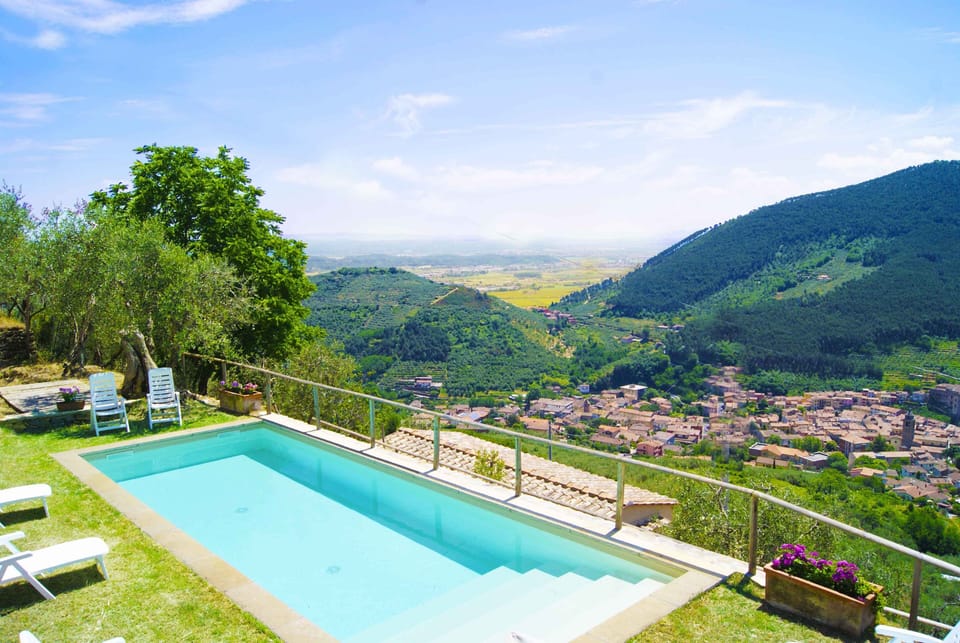 10metre pool with Stunning view of the town of Buti below, near restaurants