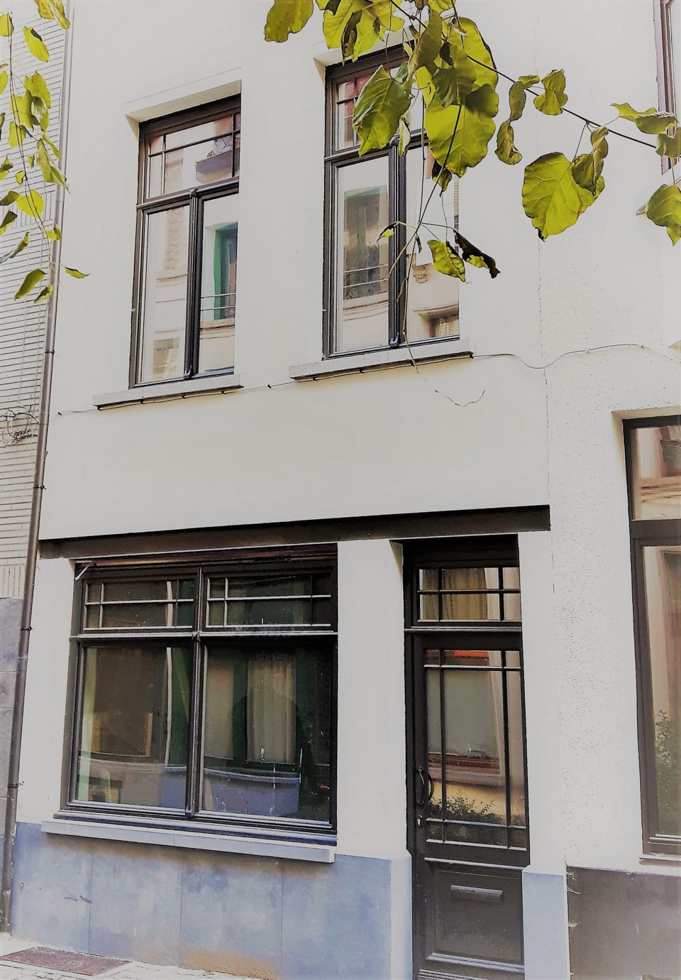 Façade of the holiday house in the Leeuwenstraat 9 in the heart of Antwerp