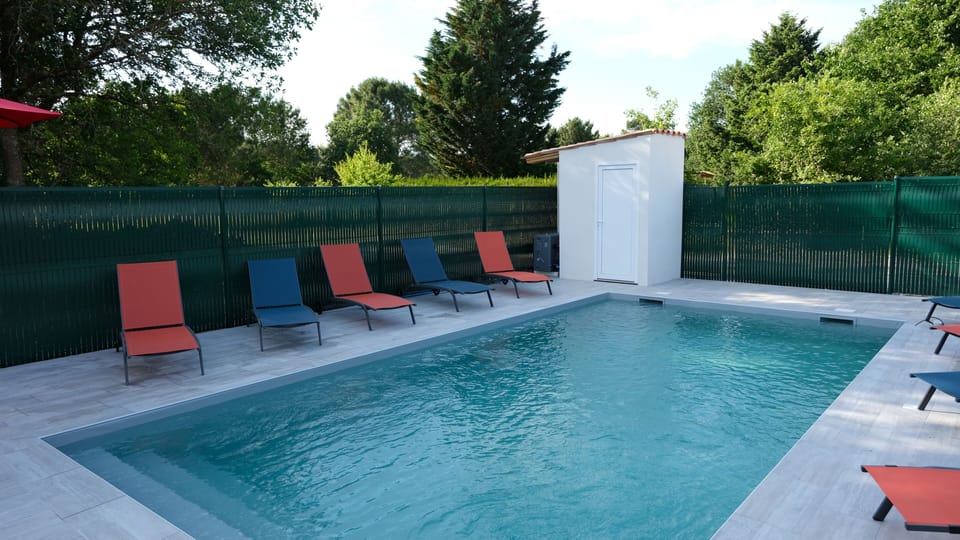 8m x 4m Swimming Pool and Sun Beds