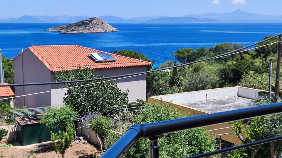 Panoramic sea views.