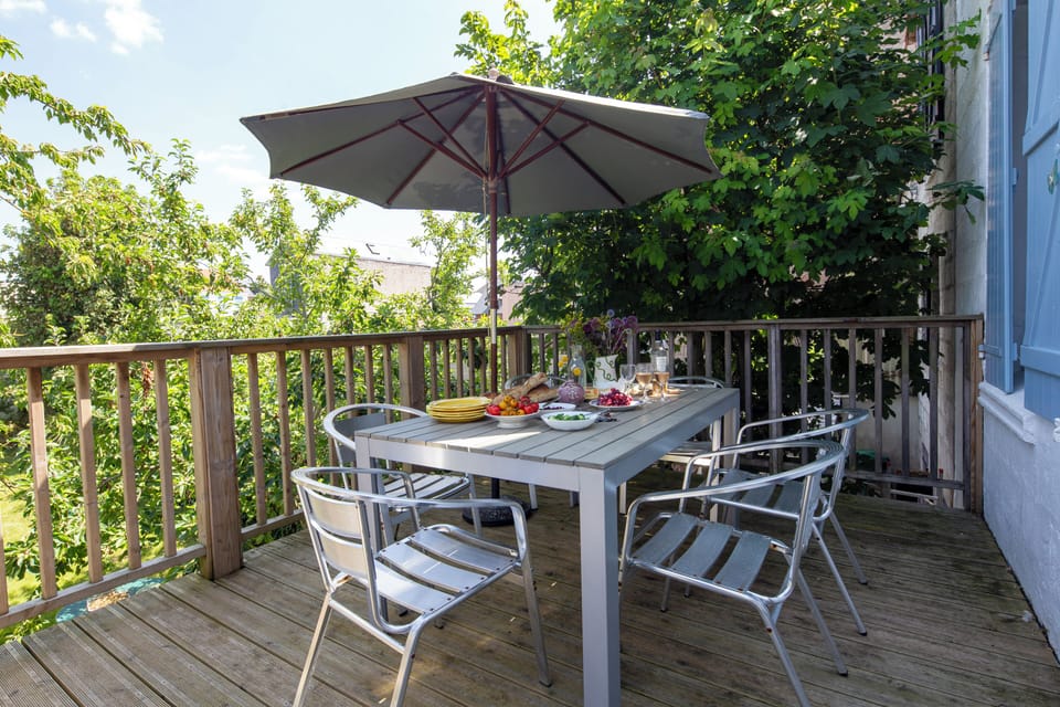 Deck outside kitchen