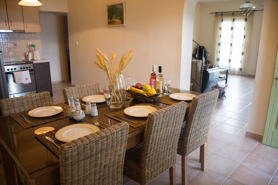 Kitchen/Dining area
