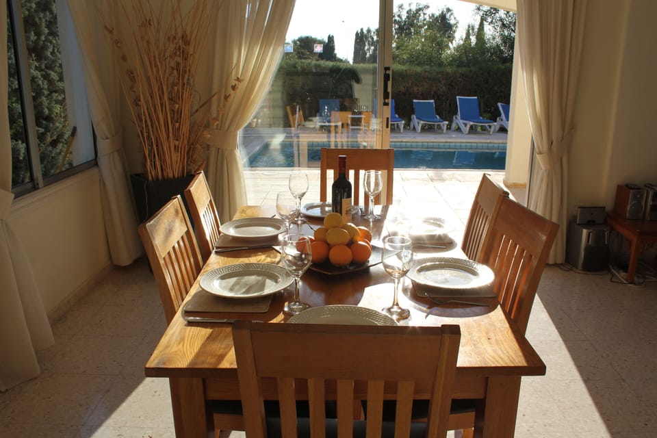 dining room leading to pool area