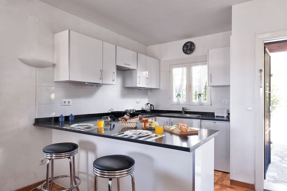 New kitchen fitted in 2018 with oven, induction hob and 2 fridges