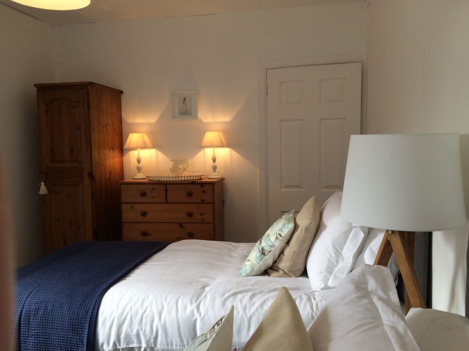Twin bedroom