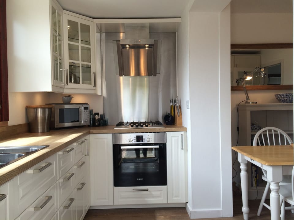 Bosch gas hob & electric oven; microwave; Nespresso coffee maker; w/m; f/f; t/d.