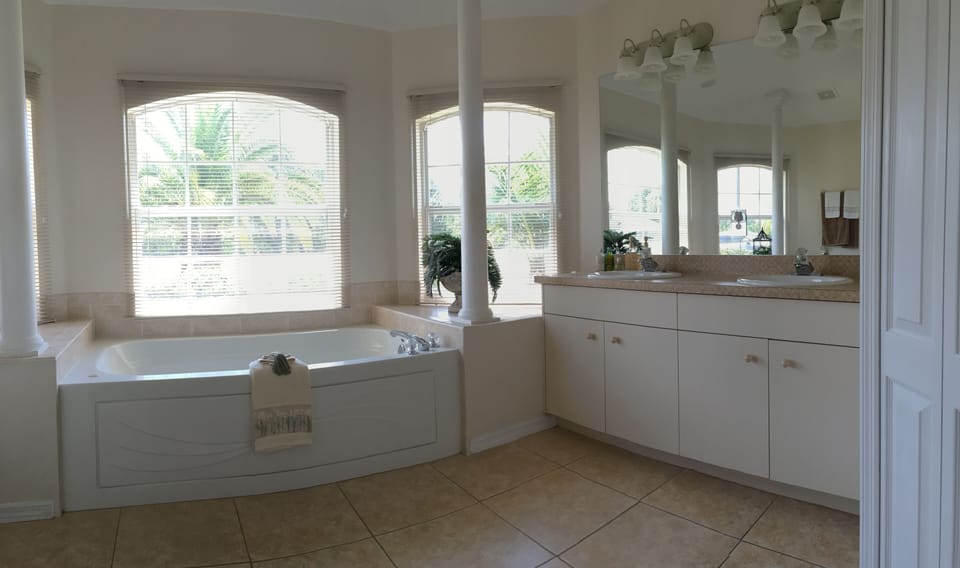 Master 1 Bathroom