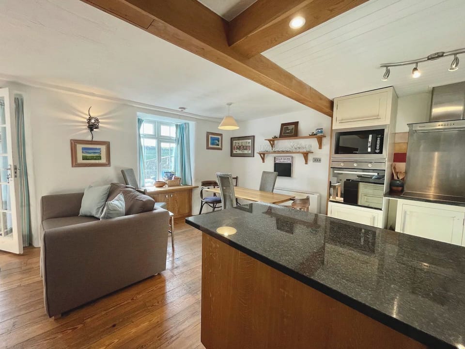 Kitchen/ Dining area