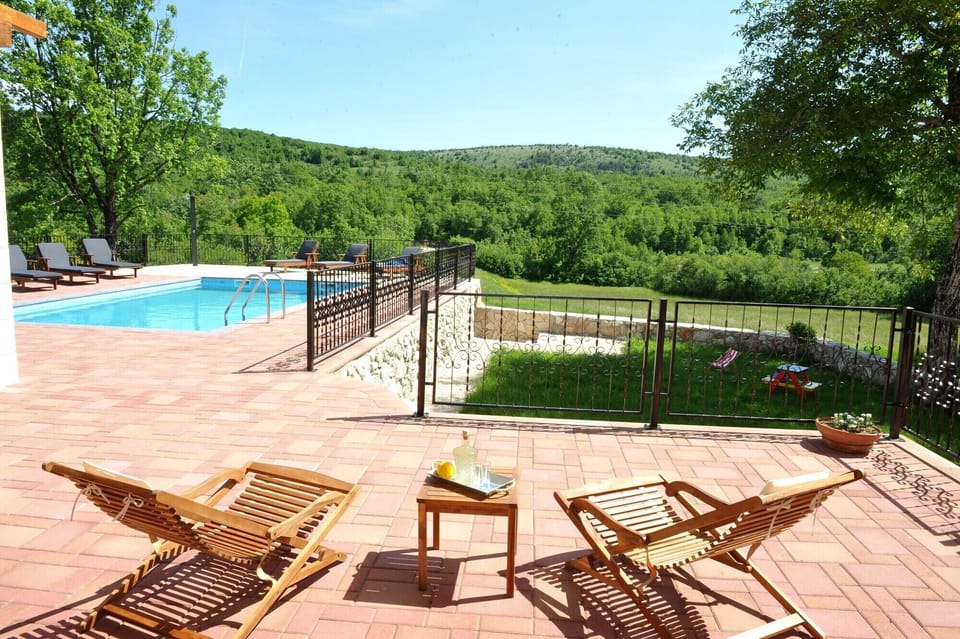 DETACHED HOLIDAY HOME WITH POOL - VILLA TIJARA, CROATIA