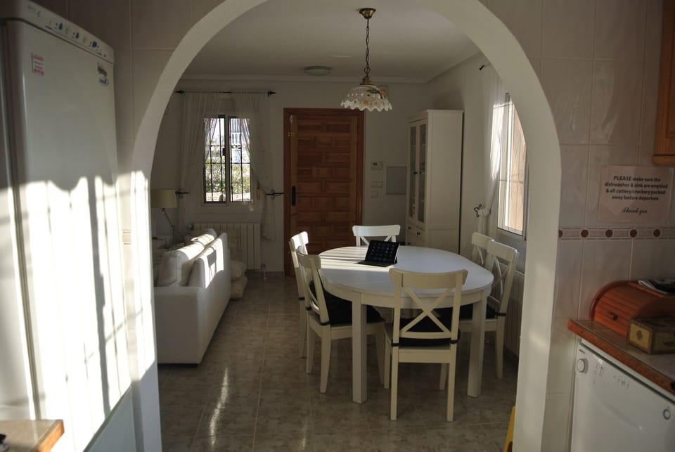 View from the kitchen to the dinner corner.