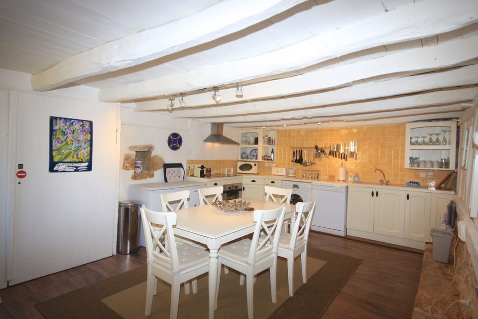 Kitchen/diner with all mod cons and whitewashed beams