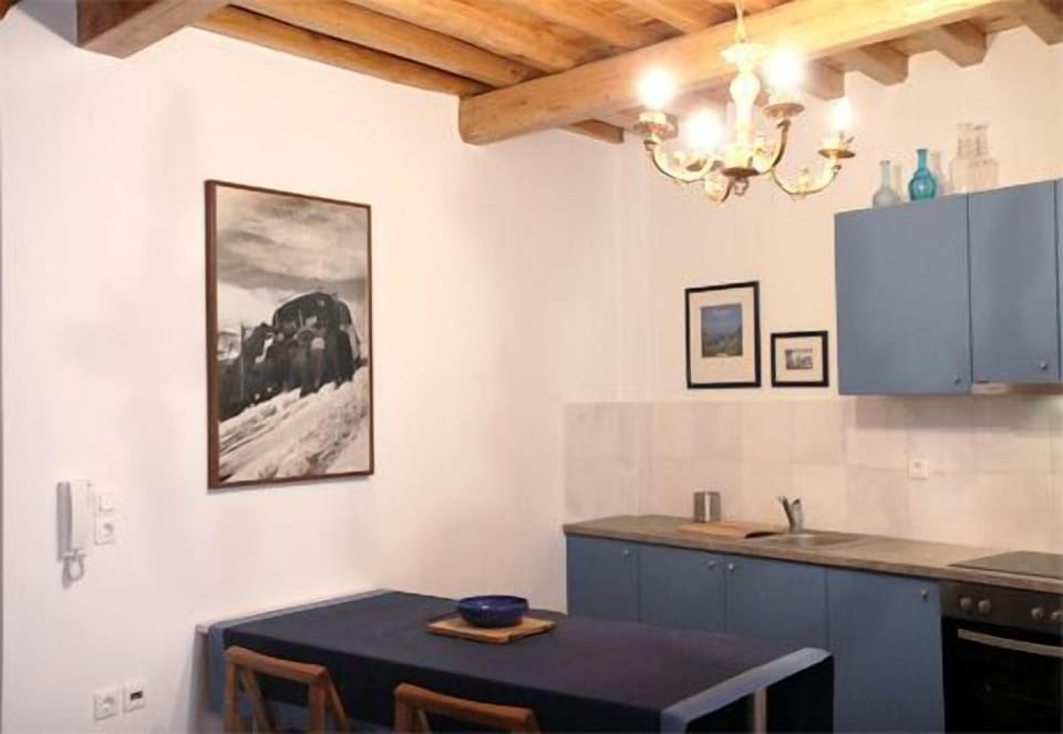 Dining & Kitchen Area