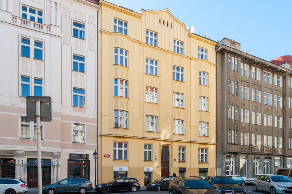 Apartment building