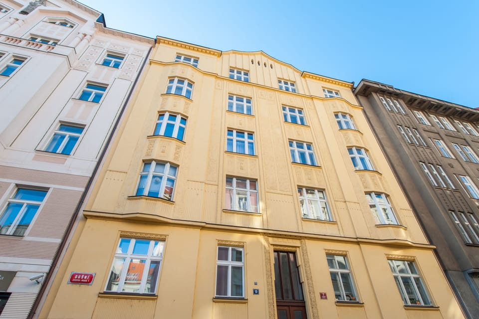 Apartment building