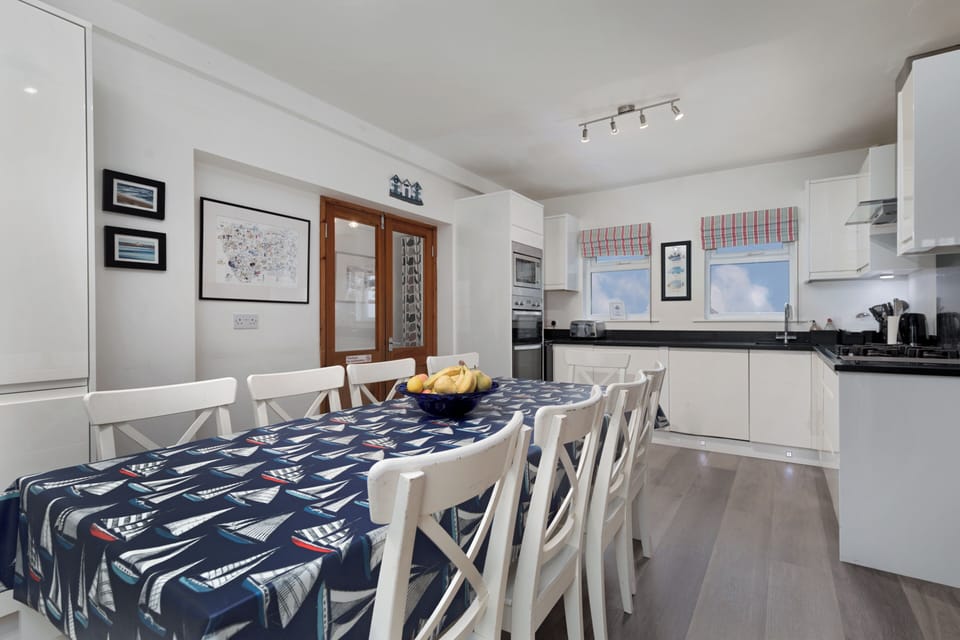 Contemporary kitchen with double oven, gas hob, dishwasher, undercounter fridge