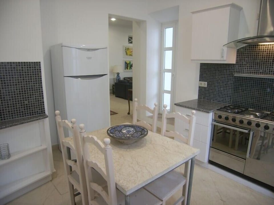 kitchen (facing west)